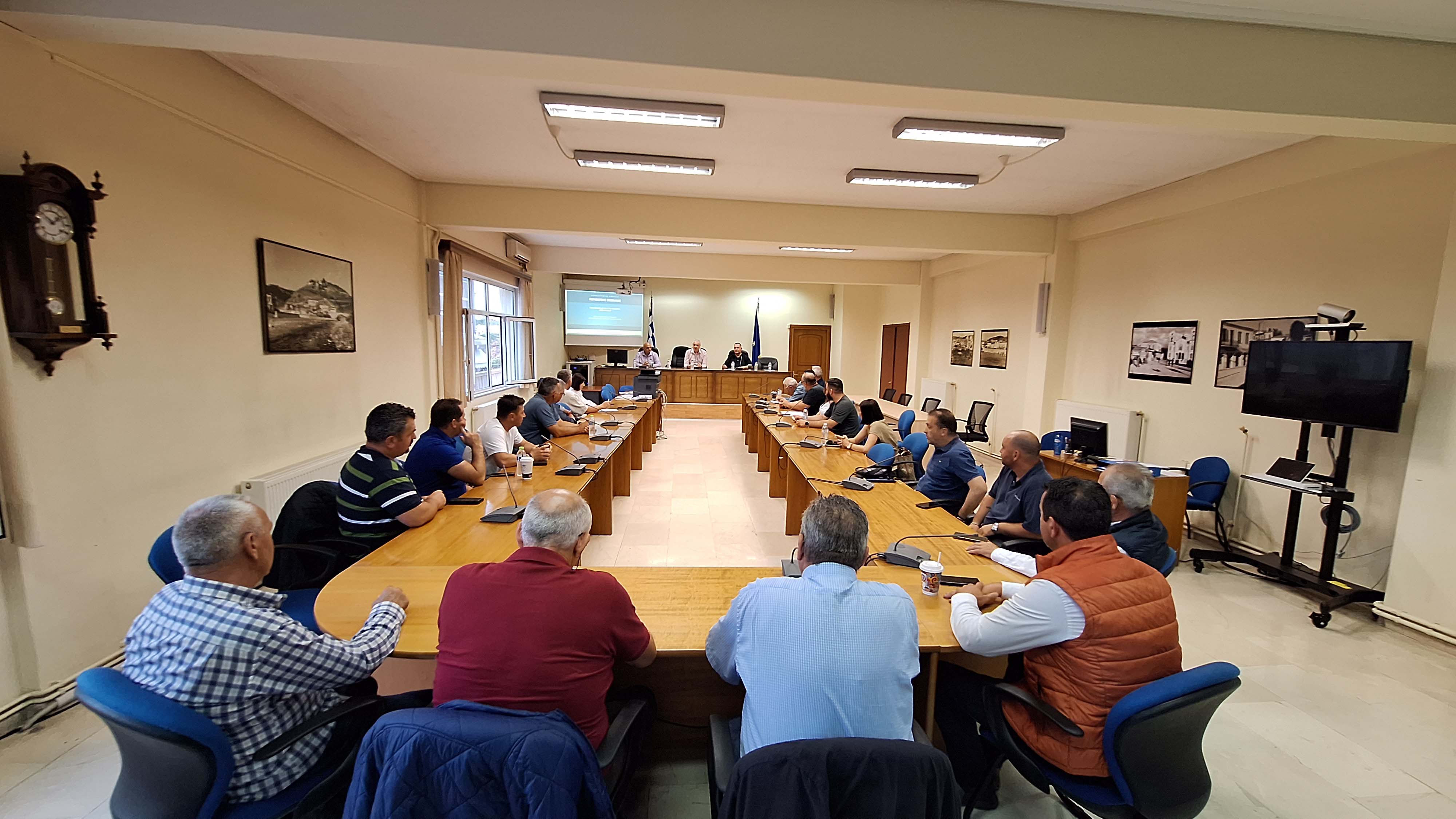 Άλλη μία σύσκεψη. Η πραγματικότητα περιμένει στο χωράφι.