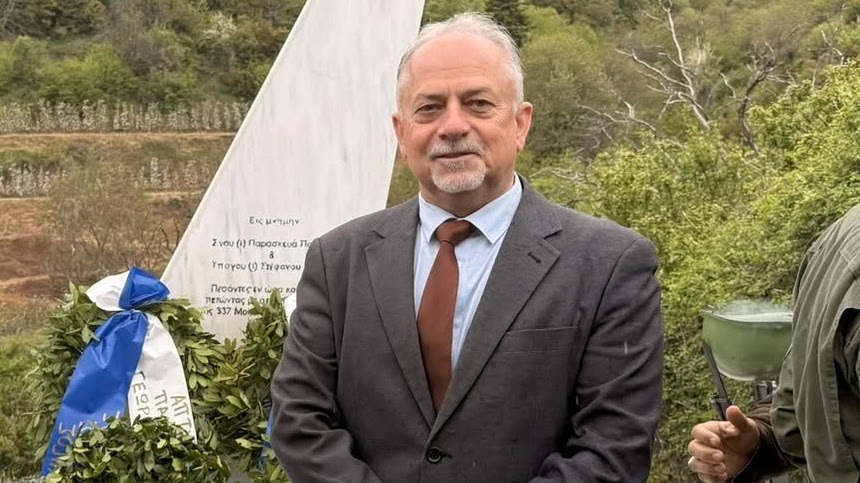 Η Μεγάλη Φυγή του Δασκάλου -  Ανεξάρτητος, Απροσκύνητος και Εκτός 'Πρωτοβουλίας' ο Βασίλης Σίμος