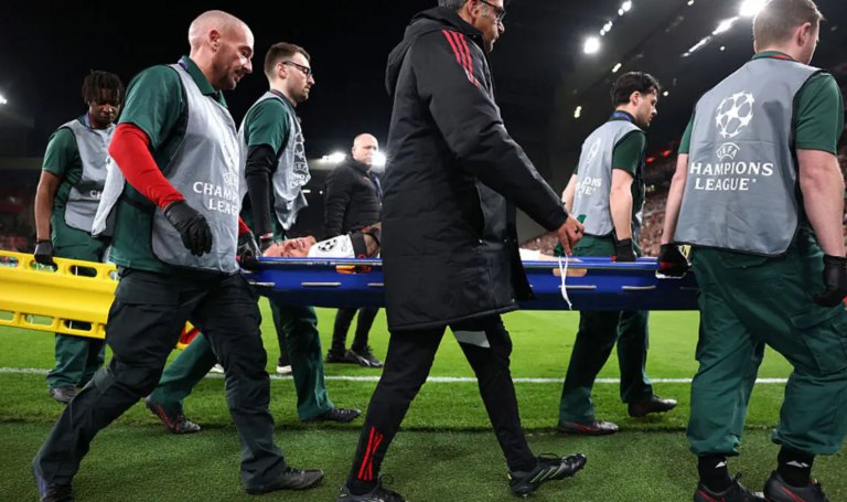 Τραυματίστηκε σοβαρά ο Λανγκ της Γαλατάσαραϊ, μπαίνει αμέσως στο χειρουργείο (vids)