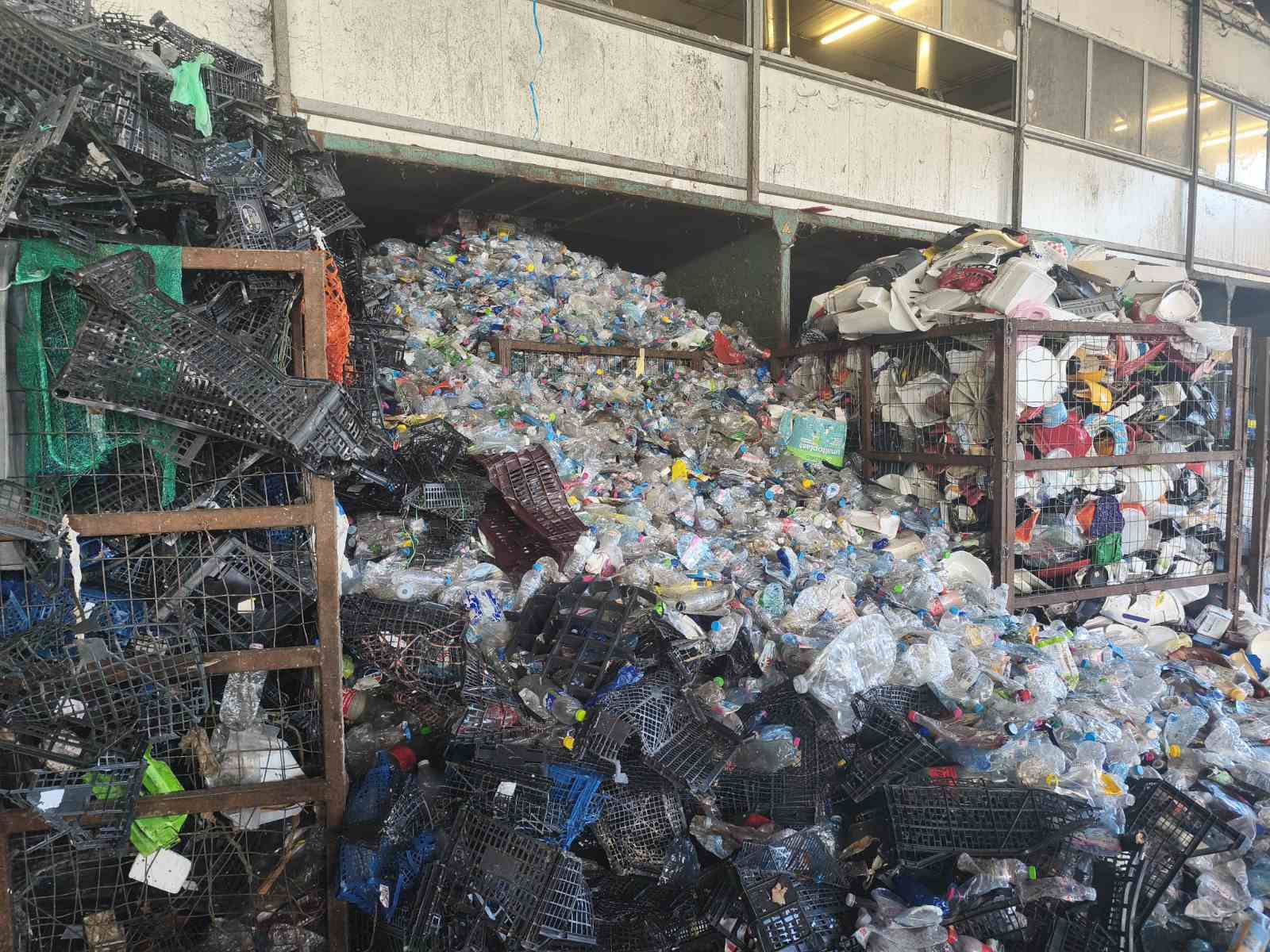 Στον αέρα η ανακύκλωση στο Βόλο  Σκουπίδια μεταφέρονται στη Λάρισα εν αναμονή νέου αναδόχου