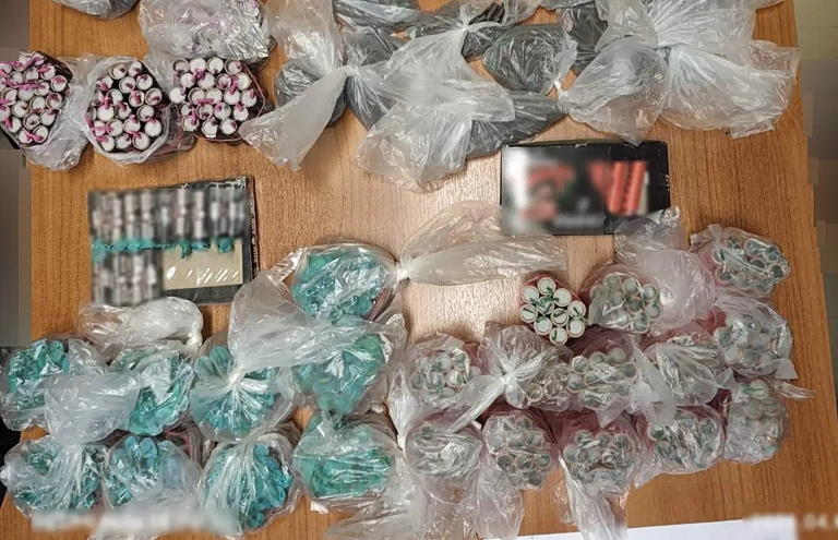 Συνελήφθησαν τρεις ανήλικοι που διακινούσαν κροτίδες στην πλατεία Συντάγματος