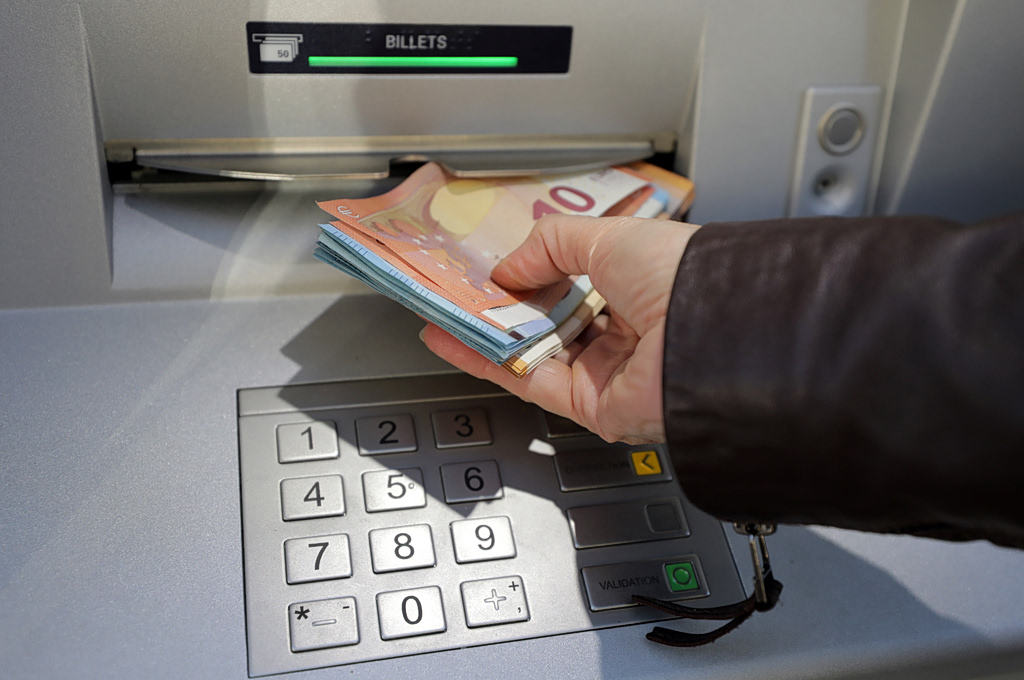 Κρατήστε μετρητά για μία εβδομάδα  Η πρώτη προειδοποίηση από ευρωπαϊκή χώρα