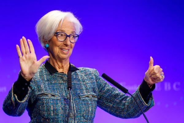 Λαγκάρντ: Η υιοθέτηση της