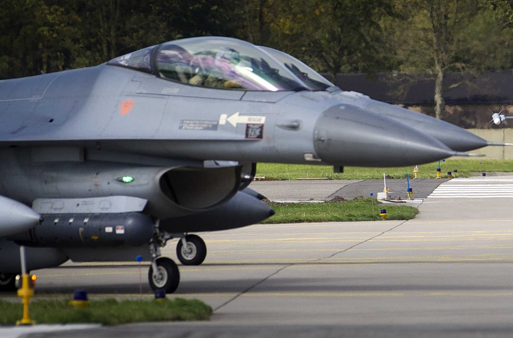 Αποκάλυψη Reuters: Τα ουκρανικά F-16 ξέμειναν από αμερικανικούς πυραύλους