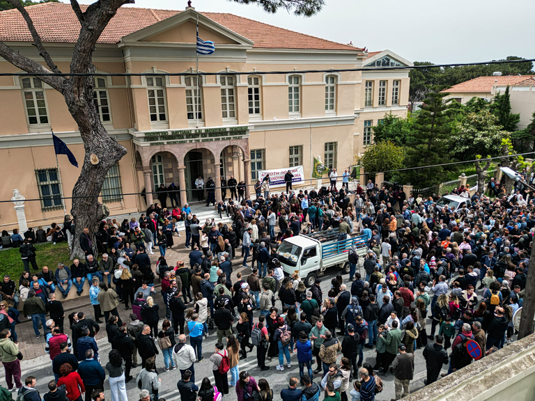 Λέσβος: Βράζει το νησί με τις επιπτώσεις του αφθώδους πυρετού  Κρίσιμο ραντεβού με Σχοινά για τους κτηνοτρόφους