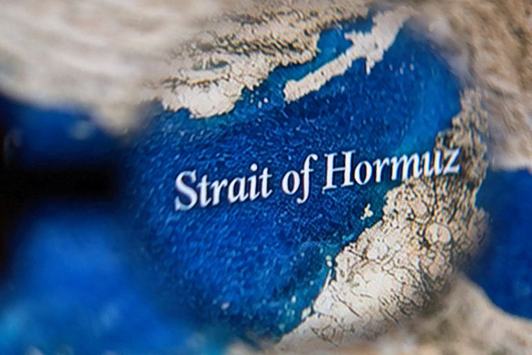 Επίθεση σε δύο πλοία με