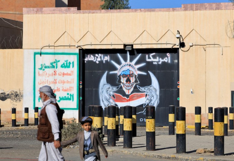 Η διελκυστίνδα της Μέσης Ανατολής: Γιατί οι σύμμαχοι του Ιράν αποφεύγουν έναν ολοκληρωτικό πόλεμο με τις ΗΠΑ