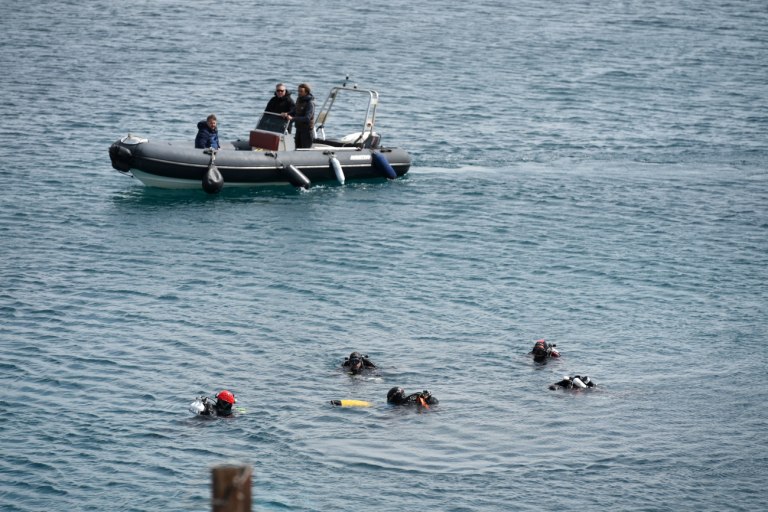 Λιμανάκια Βουλιαγμένης: Άκαρπες οι έρευνες για τον δύτη  Μάλλον πέρασε τα κάγκελα και τον τράβηξε μέσα