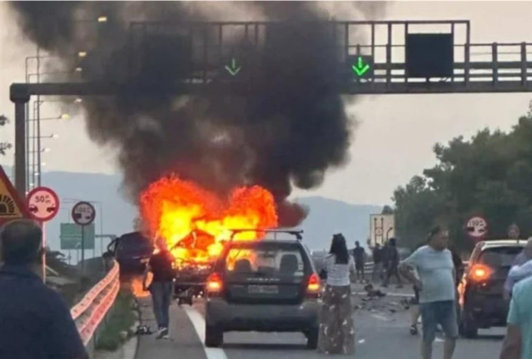 Είδαμε ένα ΙΧ μπροστά μας