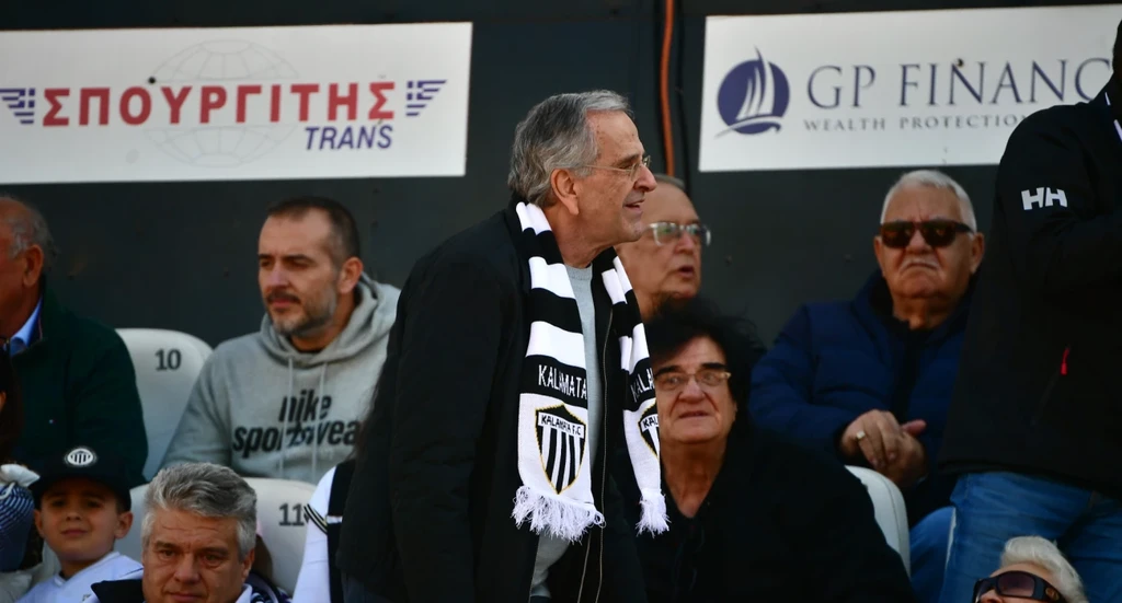 Στην Καλαμάτα ο Αντώνης Σαμαράς  Με κασκόλ της Μαύρης Θύελλας στις εξέδρες για τη φιέστα της ομάδας