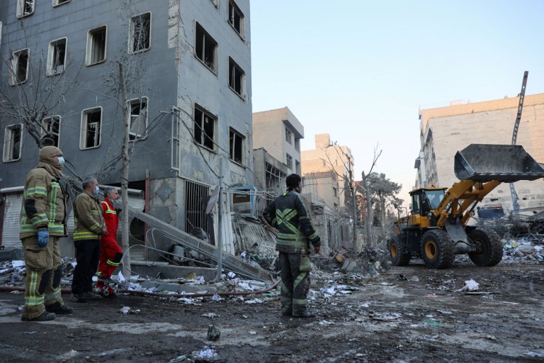 Νέο ισραηλινό σφυροκόπημα στη Βηρυτό  Το Ιράν έπληξε αμερικανική βάση στο Μπαχρέιν