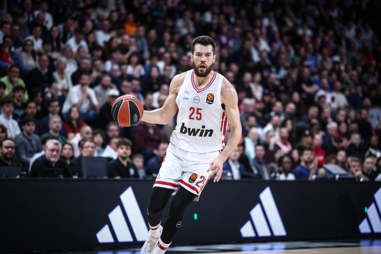 Κοντράρεται με τον Πανιώνιο ο Ολυμπιακός  Ο Παναθηναϊκός μάχεται με την ΑΕΚ για τη δεύτερη θέση