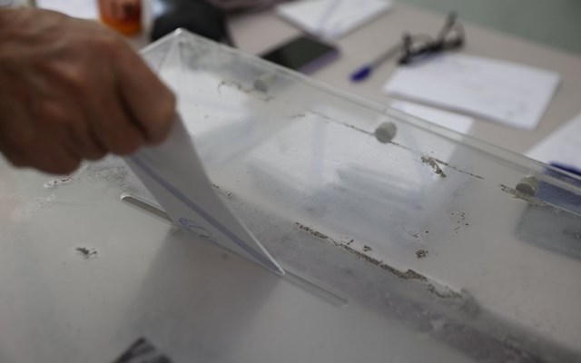 Δημοσκοπήσεις: Ενισχύει τα ποσοστά της η Ν.Δ. στη σκιά της κρίσης στη Μέση Ανατολή