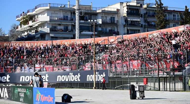 Ολυμπιακός: Φοβερή ατμόσφαιρα στις Σέρρες  Πάνω από 4.000 οπαδοί στο πλευρό της ομάδας (pics)