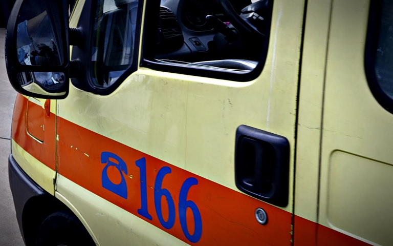 Κορωπί: Σύγκρουση ΙΧ με μοτοσικλέτα  Δύο τραυματίες, ο ένας σοβαρά