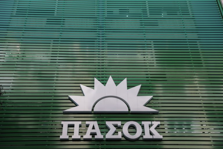 Το μεγάλο φαγοπότι της συμβουλοκρατίας υπό την αιγίδα Μητσοτάκη  Απευθείας αναθέσεις καταγγέλλει το ΠΑΣΟΚ