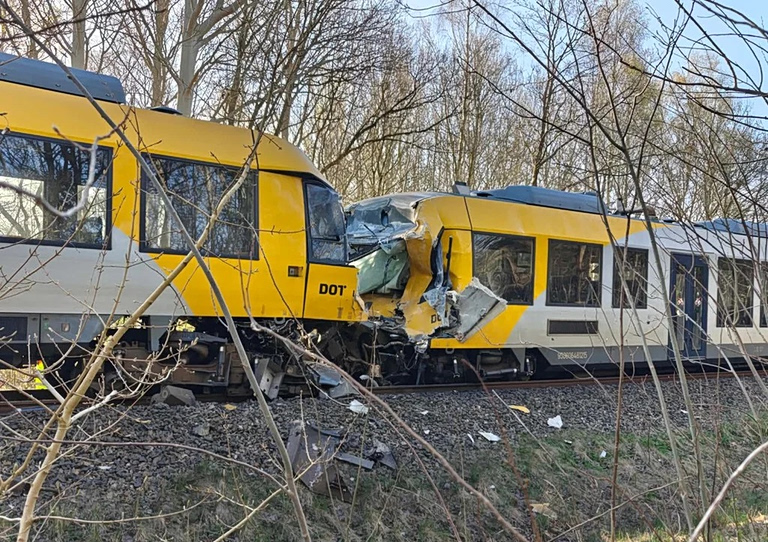 Μετωπική σύγκρουση τρένων