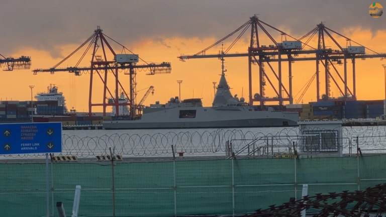 Βίντεο με την επιβλητική φρεγάτα Κίμων στο λιμάνι της Λεμεσού  Ελληνική ασπίδα στην Κύπρο