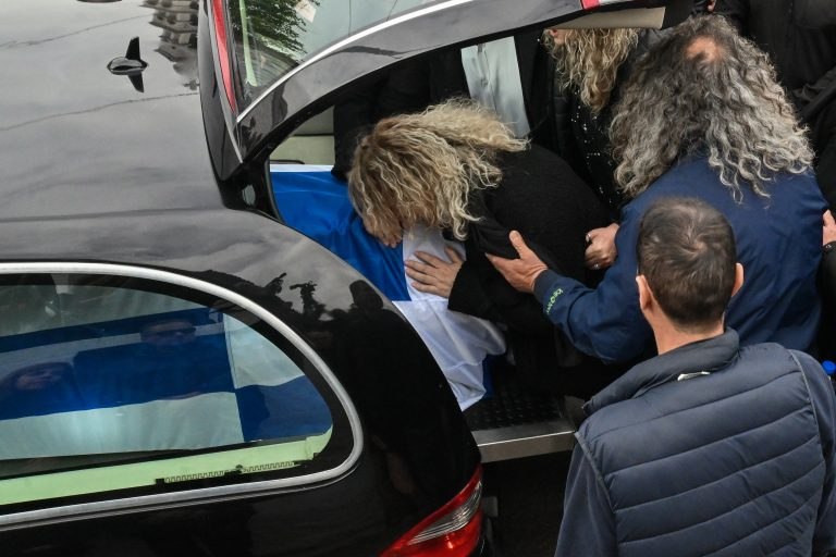 Σε κλίμα οδύνης η κηδεία