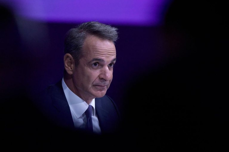 Νερώνει το αφήγημα της