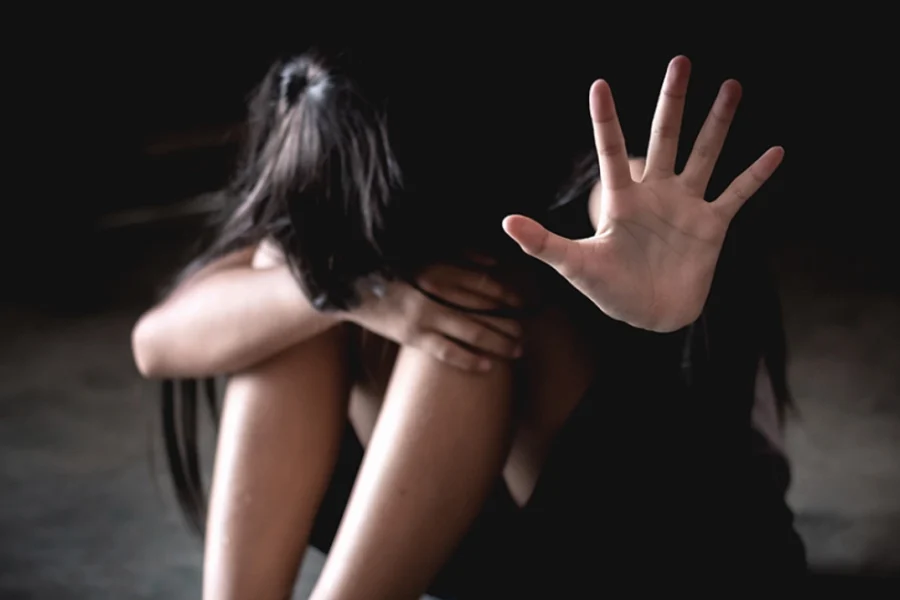 Ρόδος: Τι αποκαλύπτει στο in ο πατέρας της 30χρονης που κακοποιούνταν από την μητέρα της