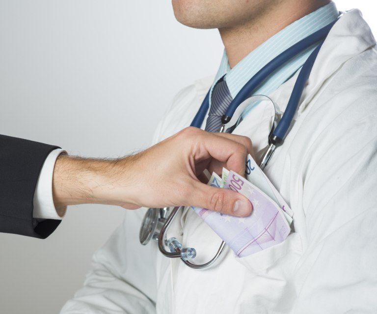 ΕΣΥ: Μάστιγα το φακελάκι- Να