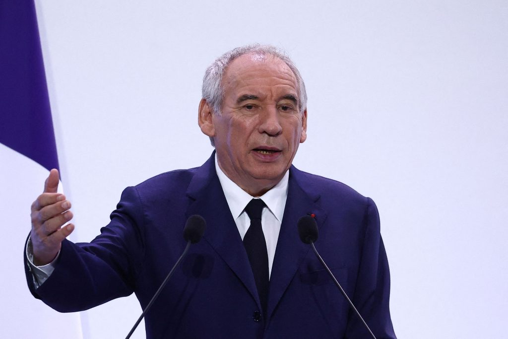 Στο Ελιζέ ο Μπαϊρού για να