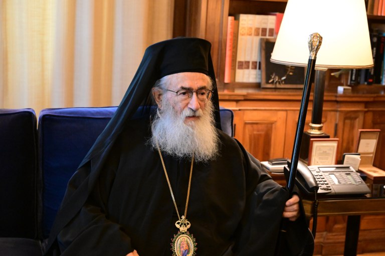 Μονή Σινά: Παραιτήθηκε από