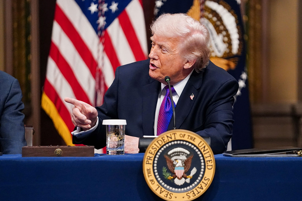 Τραμπ κατά Στάρμερ και Σάντσεθ: Πολύ απογοητευμένος από το Ηνωμένο Βασίλειο, χαμένη η Ισπανία