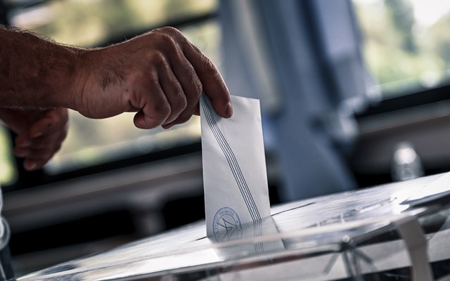 Δημοσκοπήσεις: Ο λογαριασμός που πληρώνει η κυβέρνηση για τα αγροτικά μπλόκα