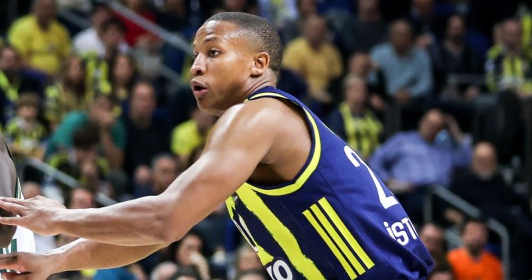 Η Αρμάνι Μιλάνο συμφώνησε με τον Χολ  Ψάχνεται και για Πίτερς