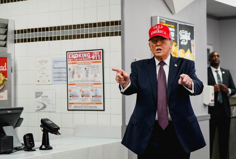 Ο Τραμπ ανακοίνωσε ότι έχει συμφωνήσει να μιλήσει με το Ιράν  Έπρεπε να το είχαν κάνει νωρίτερα