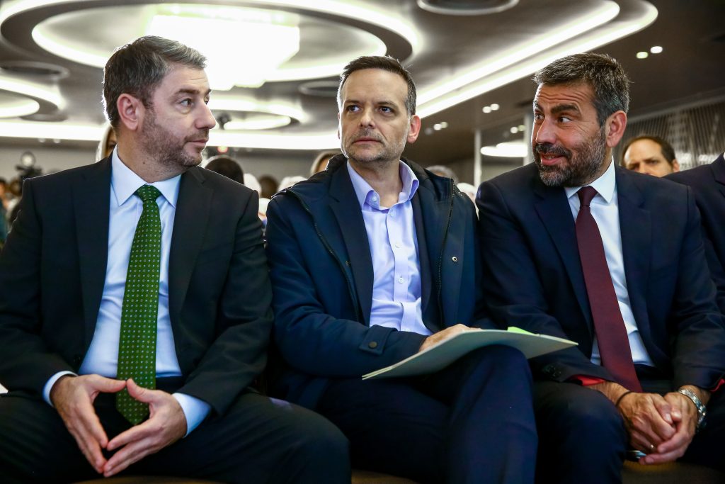 ΠΑΣΟΚ: Μηνύματα με