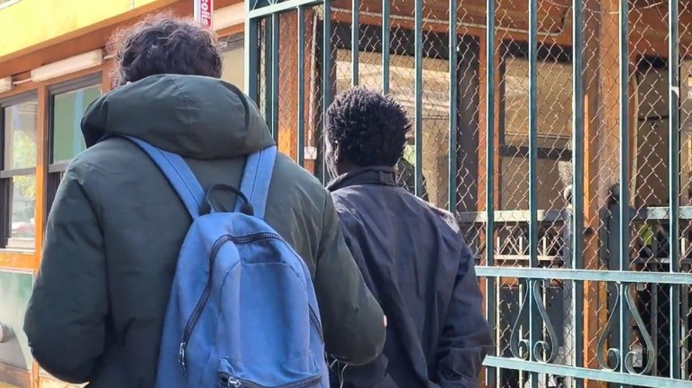 Προφυλακιστέος ο Σουδανός με τις χειροβομβίδες στη ΓΑΔΑ  Ήθελα να τις παραδώσω ισχυρίστηκε