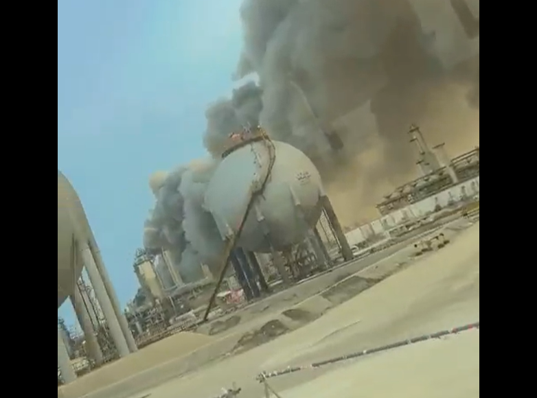 Σαουδική Αραβία: Το Ιράν χτύπησε τις πετρελαϊκές εγκαταστάσεις της Aramco  Σοκαριστικά βίντεο