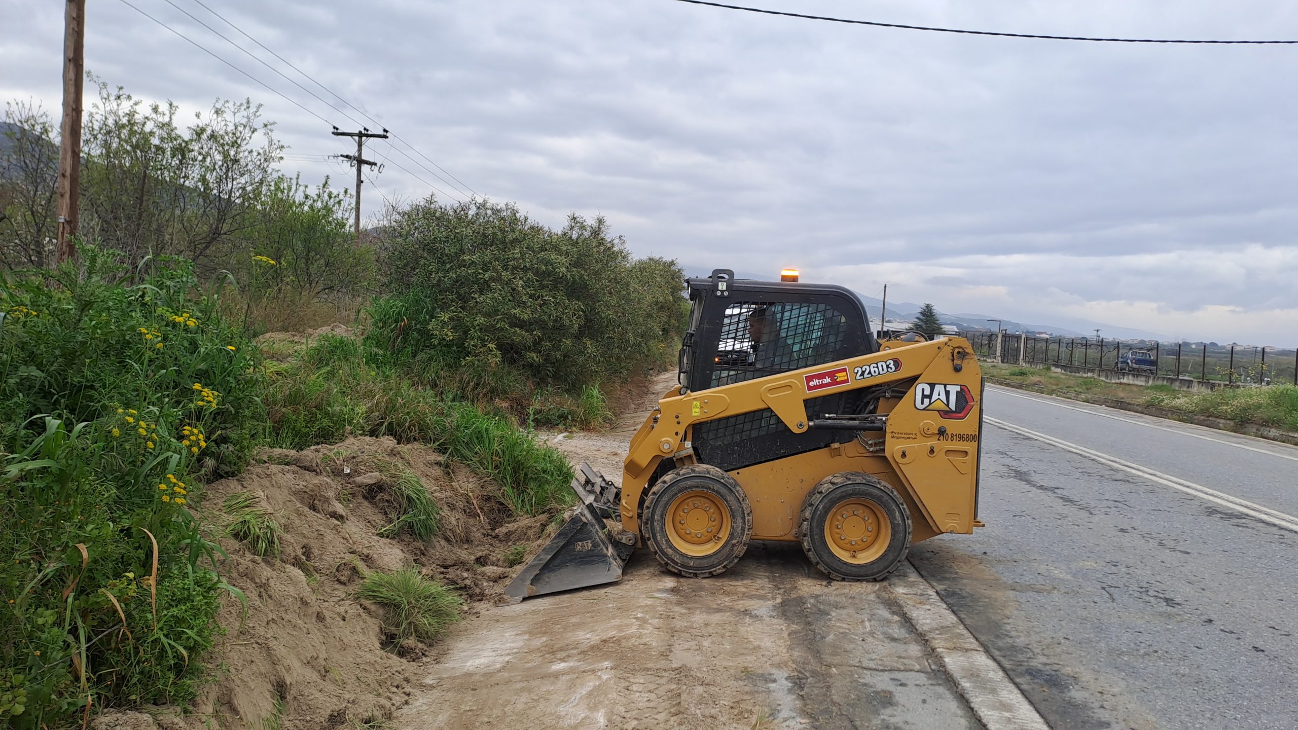 Καθαρισμοί στο οδικό δίκτυο Μαγνησίας και Σποράδων από την Περιφέρεια Θεσσαλίας