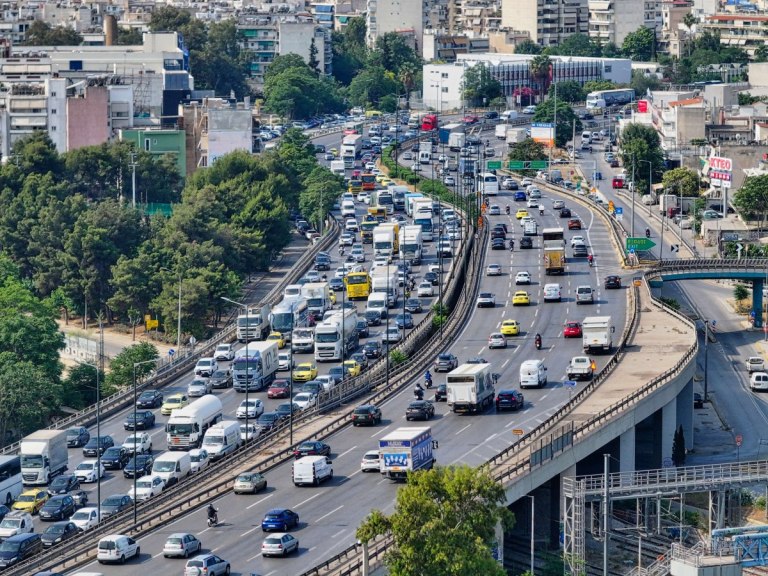 Κίνηση στους δρόμους: Στο κόκκινο ο Κηφισός  Πού αλλού υπάρχουν προβλήματα