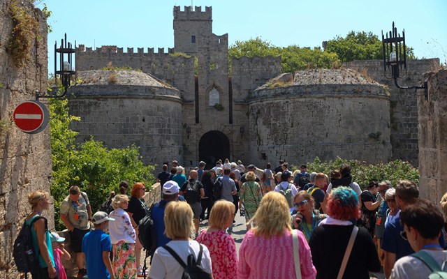 Πόσα ξόδεψε κάθε τουρίστας