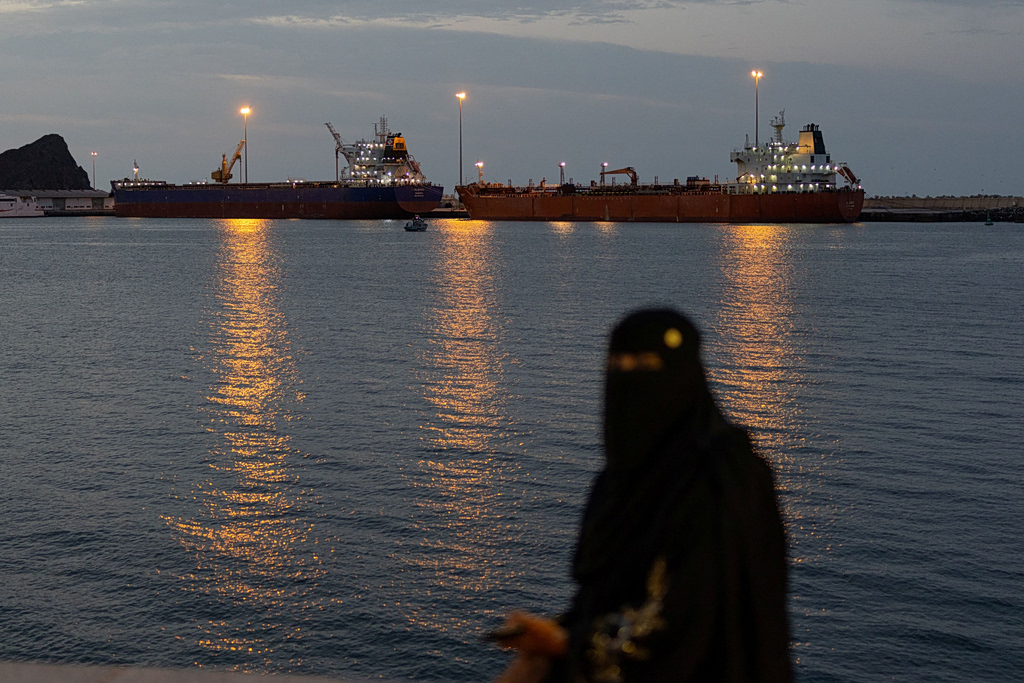 Θα καταστραφούν εντελώς  Αντίστροφη μέτρηση για το 48ωρο τελεσίγραφο Τραμπ, ανοίξτε τα Στενά του Ορμούζ