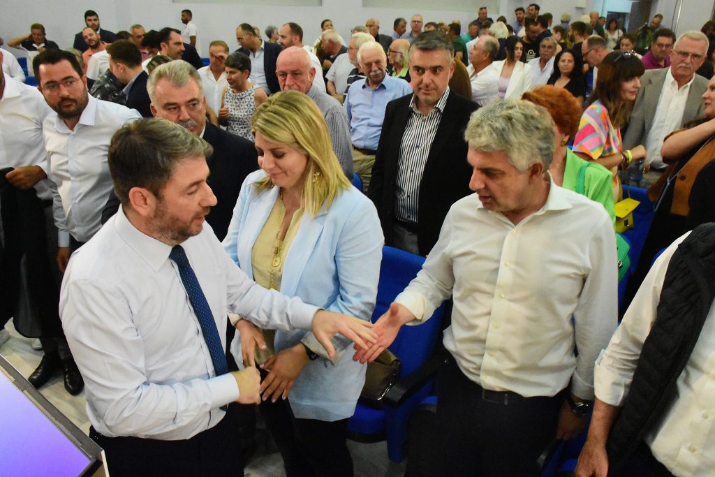 ΠΑΣΟΚ: Καρφιά μεταξύ Νίκου