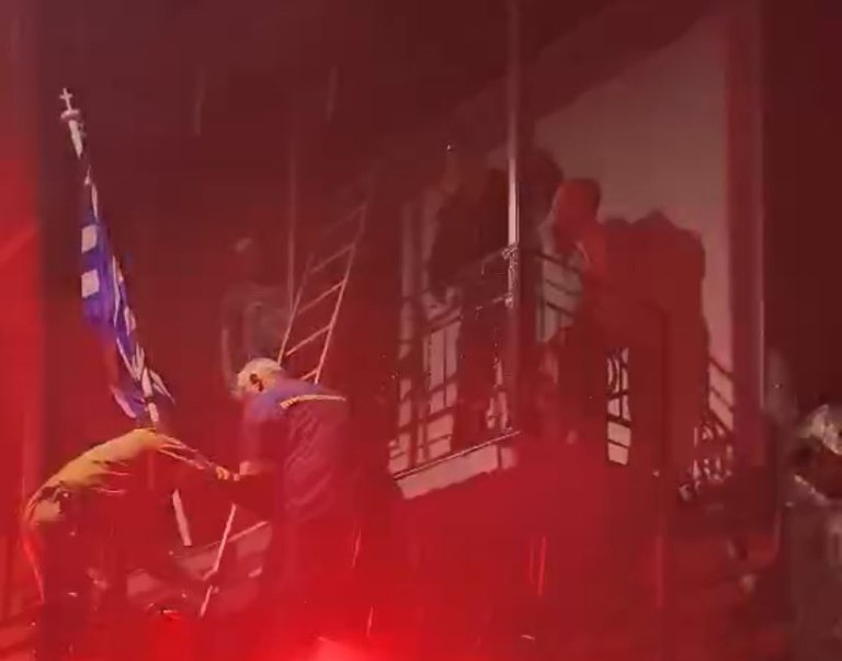 Χίος: Διάσωση μητέρας και