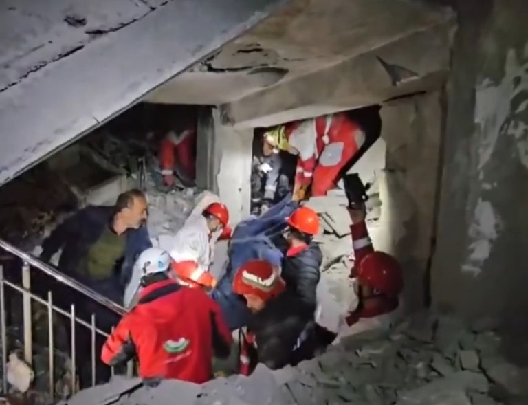 Ιράν: Εκρήξεις συγκλονίζουν την Τεχεράνη  Ισοπεδώθηκαν κατοικίες στην πόλη Ουρουμιγιέ