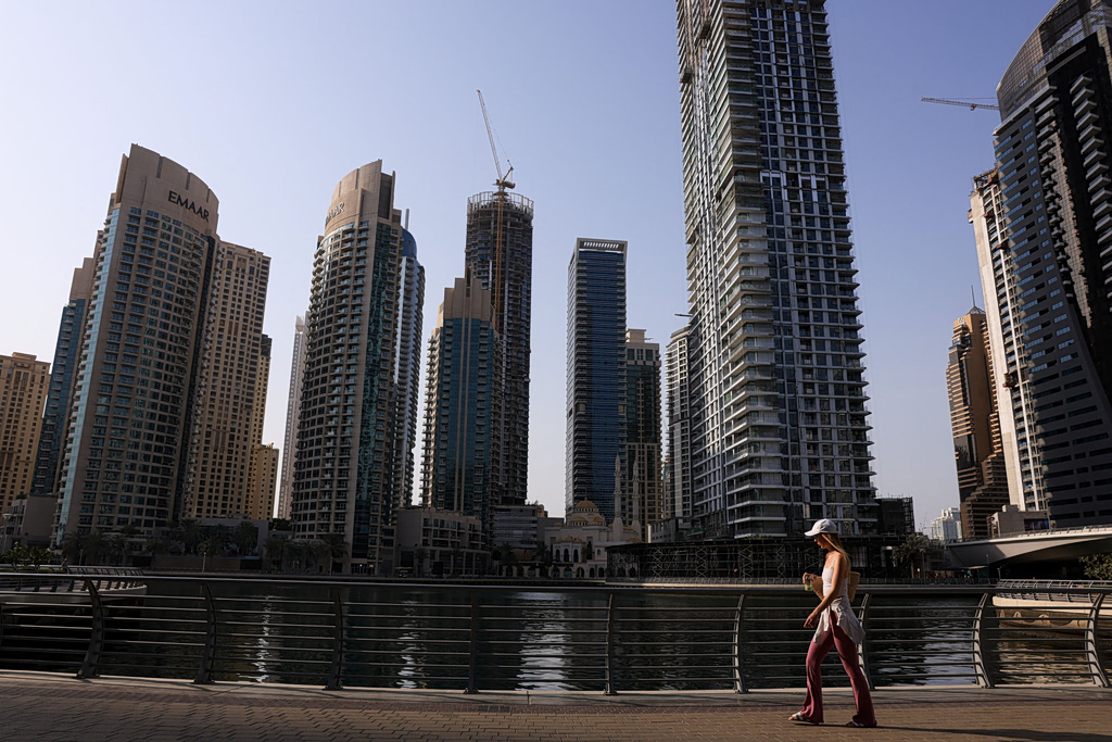 Άδειοι οι δρόμοι στο πολυτελές Ντουμπάι  Πρωτοφανείς εικόνες από την πόλη της χλιδής