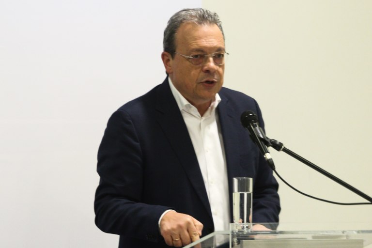 Φάμελλος: Κυβερνητικά