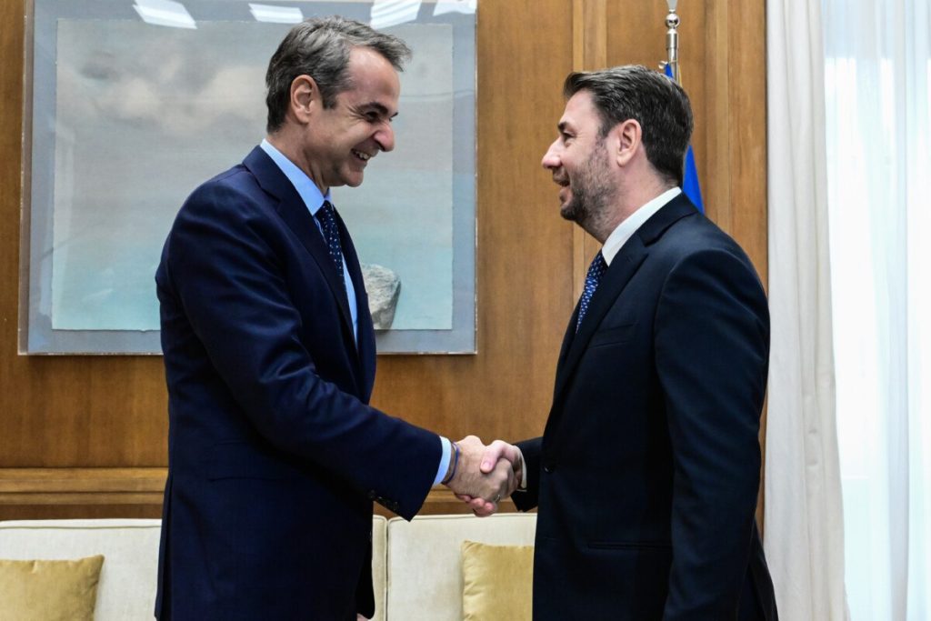 Τετ α τετ Μητσοτάκη  Ανδρουλάκη με φόντο Μέση Ανατολή και Κύπρο