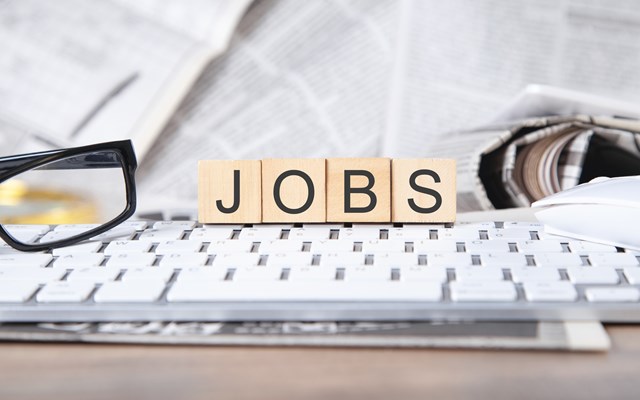 Στο 8,6% υποχώρησε η ανεργία