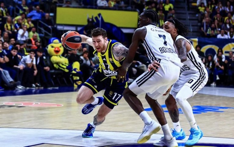 Φενερμπαχτσέ: Χωρίς τον