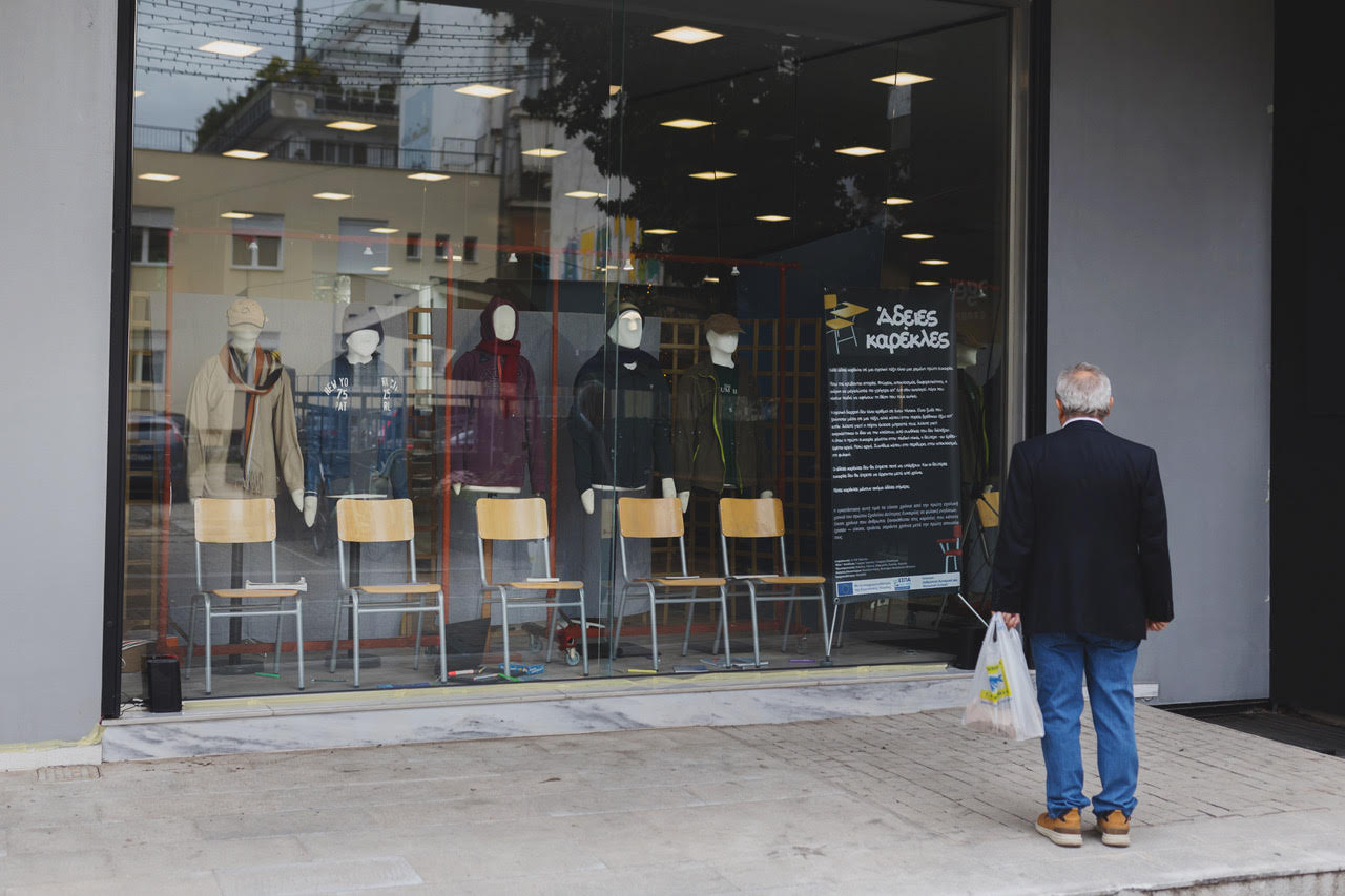 Άδειες καρέκλες : Εικαστική