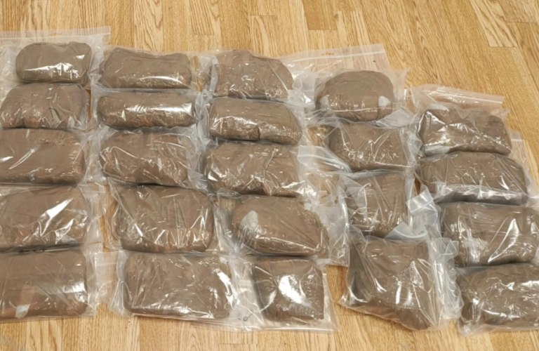 Έκρυβαν περισσότερα από 13 κιλά ηρωίνης σε παράγκα στην περιοχή του Ρέντη  Δύο συλλήψεις