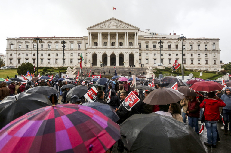 Παρέλυσε το Δημόσιο στην
